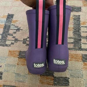 Totes purple rain boots